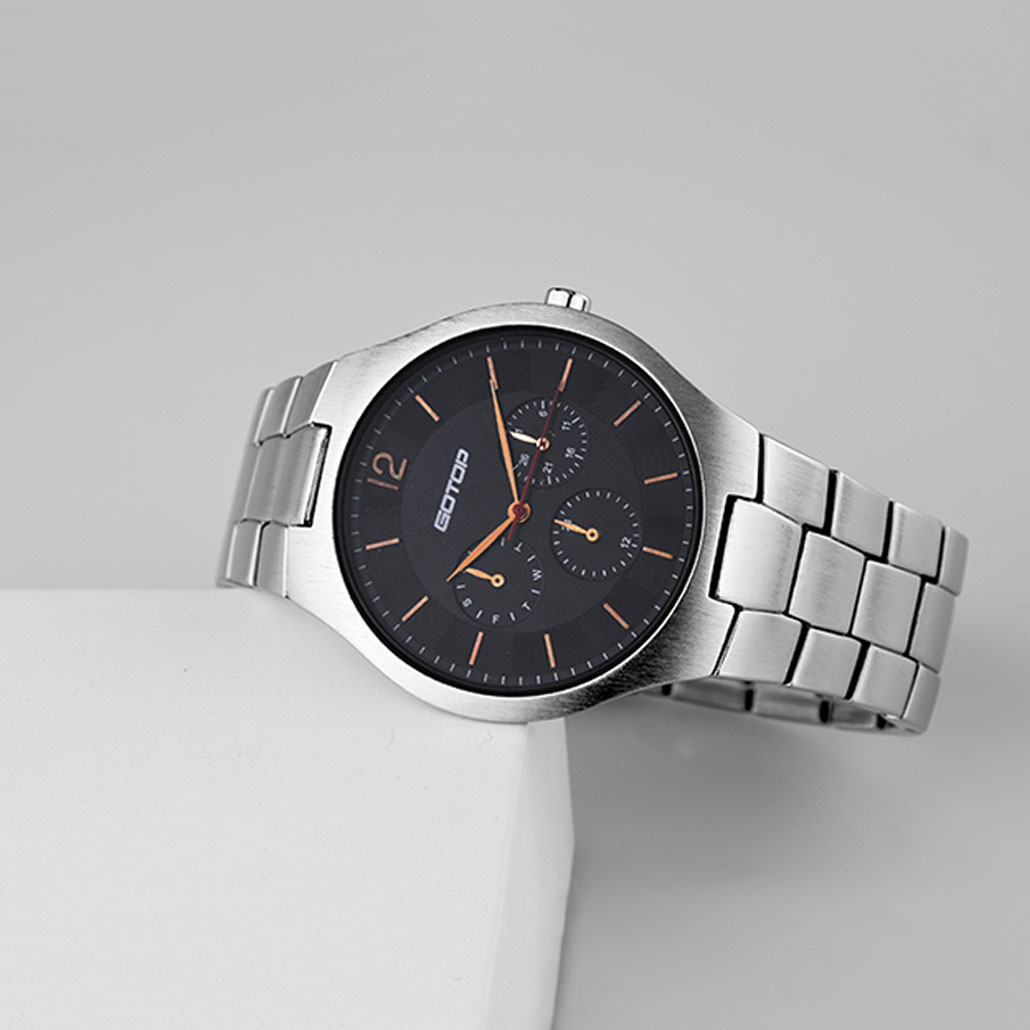 AW517 Stainless-Steel Men's Watch With Brushed Finish And Built-In Metal Band