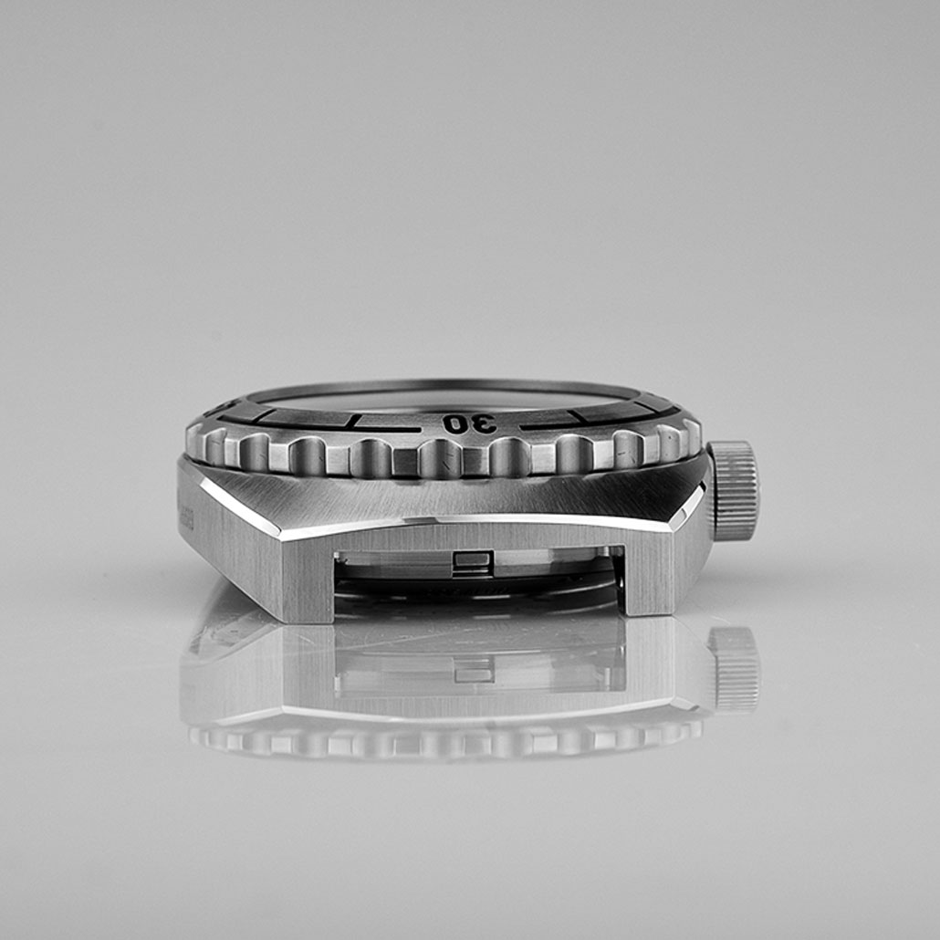 WC030 Bold Modern Metal Watch Case
