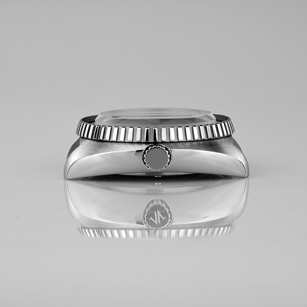 WC044 Simple Metal Watch Case With Large, Knurled Bezel