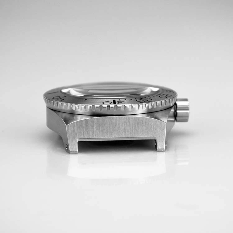 Dive Watch Case With Helium Exhaust Valve