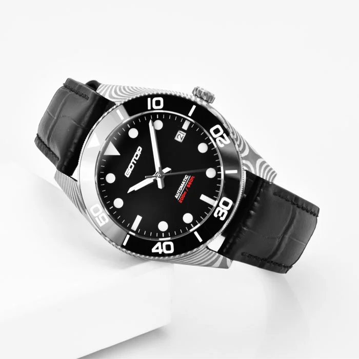 Automatic Watches Custom Damascus Steel Mechanical Dive Watch 200 meters For Men